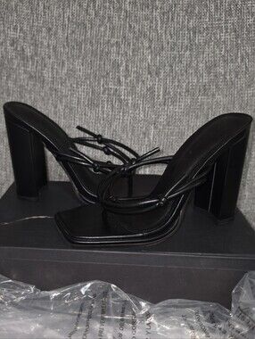 *NIB* Gabrielle Union Black Toe Thong Mules Sz 6